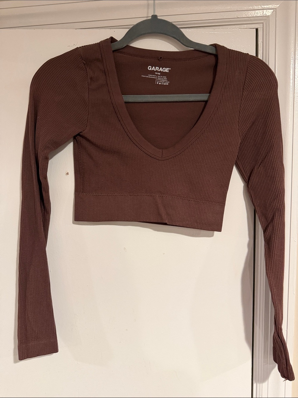Garage Women's Size XS Brown Ribbed V-Neck Long Sleeve Crop Top